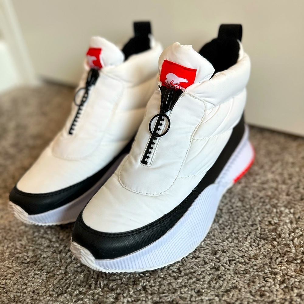 Sorel Out N About III Puffy Zip Shoe - Women's (Size 8.5)